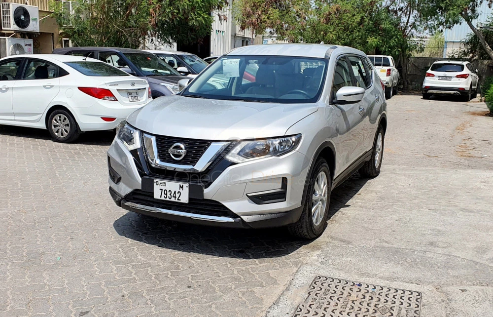 Beyaz Nissan Xtrail 2021 for rent in Dubai 3